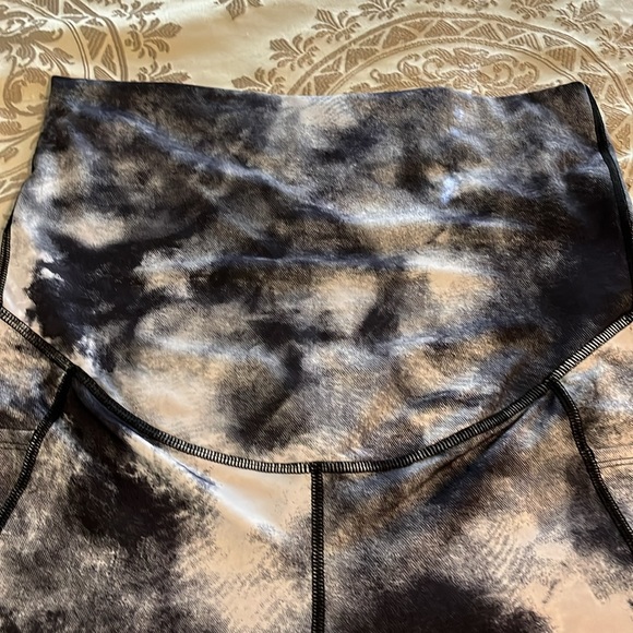 Tek Gear maternity cropped yoga pants, size L, color navy blue and white - Picture 3 of 9